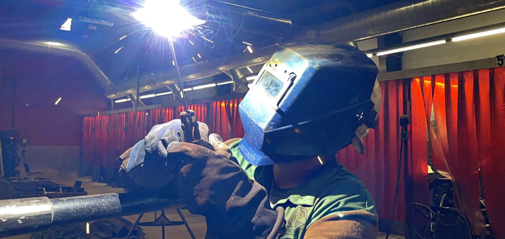 https://beal.edu/wp-content/uploads/2023/09/Welding_photo-1024x485.jpeg